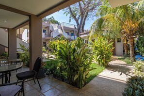 Outdoor dining - Easy Beach Life | Pool, Patio and Walk to Everything (Playa del Coco)