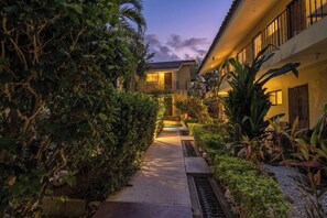 Exterior - Modern 1BR: 3 Pools, Walk to Beach, 24/7 Security (Ocotal)