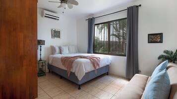 2 quartos, ferros/tábuas de passar roupa, Wi-Fi, roupa de cama