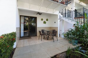 Outdoor dining - Beach Escape in Las Palmas•Pool•Walk to Everything (Playa del Coco)