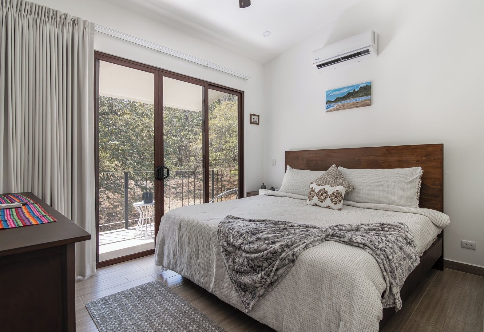 Iron/ironing board, travel crib, WiFi, bed sheets