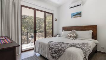 Iron/ironing board, travel crib, WiFi, bed sheets