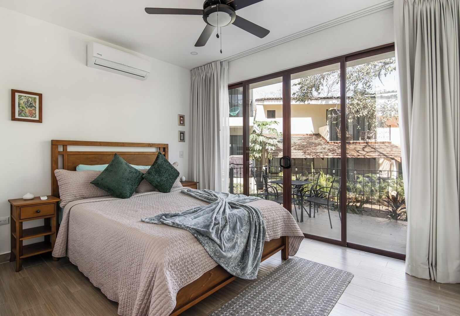 Iron/ironing board, travel crib, WiFi, bed sheets