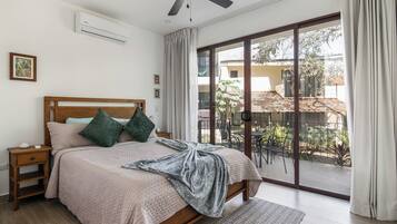 Iron/ironing board, travel crib, WiFi, bed sheets