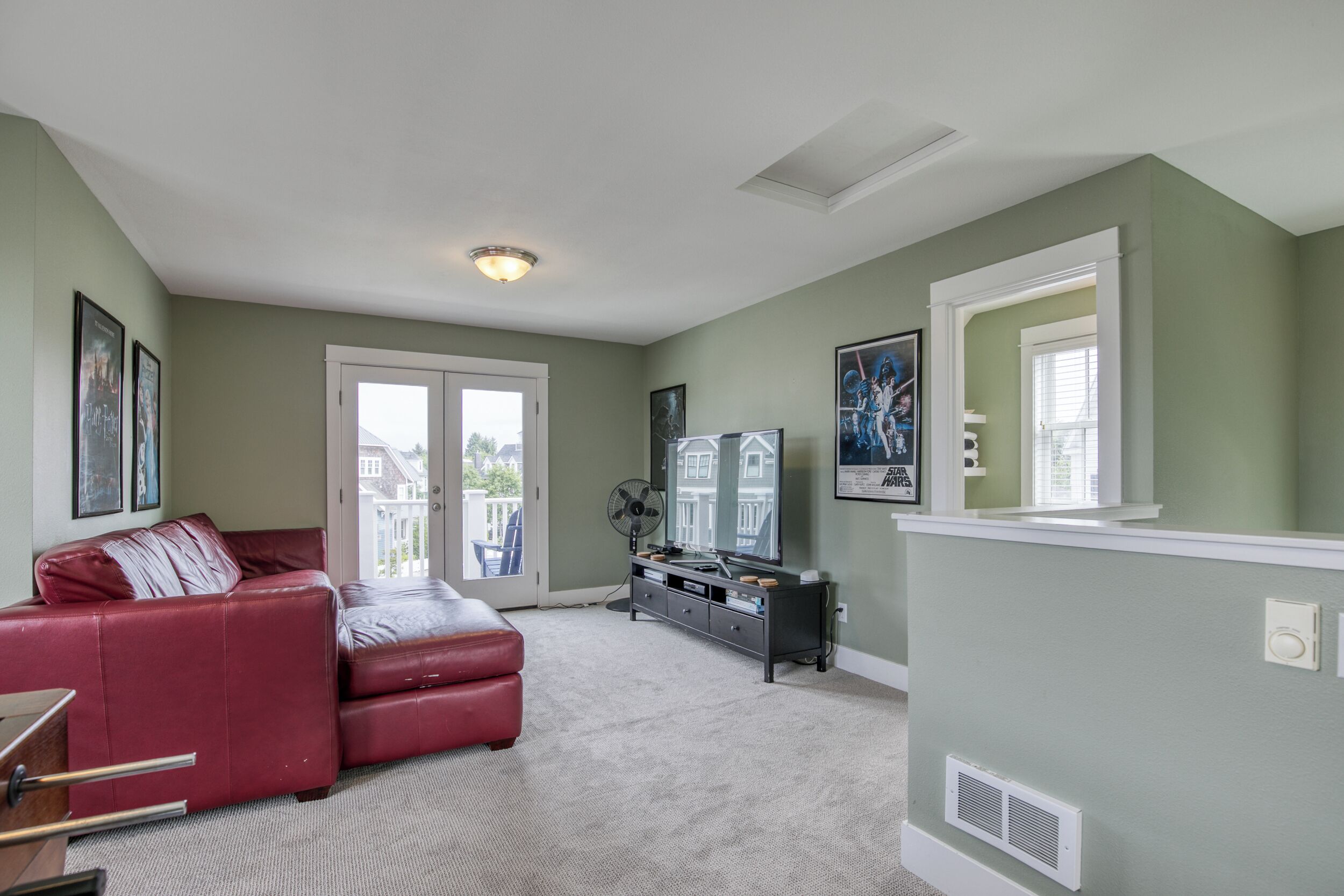 Smart TV, fireplace, video games, DVD player