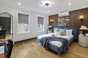 Desk, iron/ironing board, travel cot, free WiFi - Harvard Charm / Near Boston + New build (Cambridge)