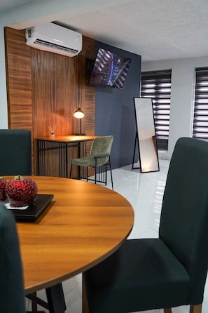 Deluxe Loft, Balcony, City View | Dining - RESIDENCIA 37 (Ciudad Guzmán)