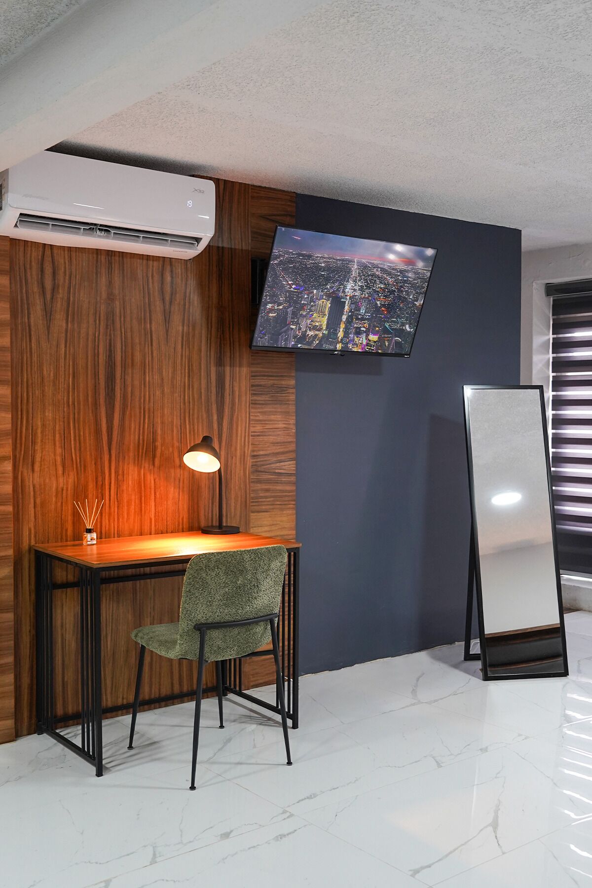 Deluxe Loft, Balcony, City View | Interior