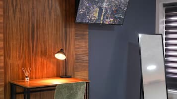 Deluxe Loft, Balcony, City View | Interior