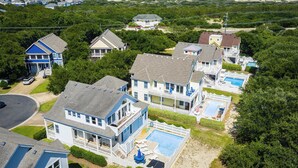 A residential area with houses, a swimming pool, and a beach view. - Currituck Club Retreat with Pool, Spa & Golf Views (Corolla)
