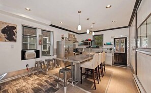 House, 4 Bedrooms, Smoking, Fireplace | Private kitchen