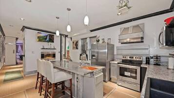 House, 4 Bedrooms, Smoking, Fireplace | Interior
