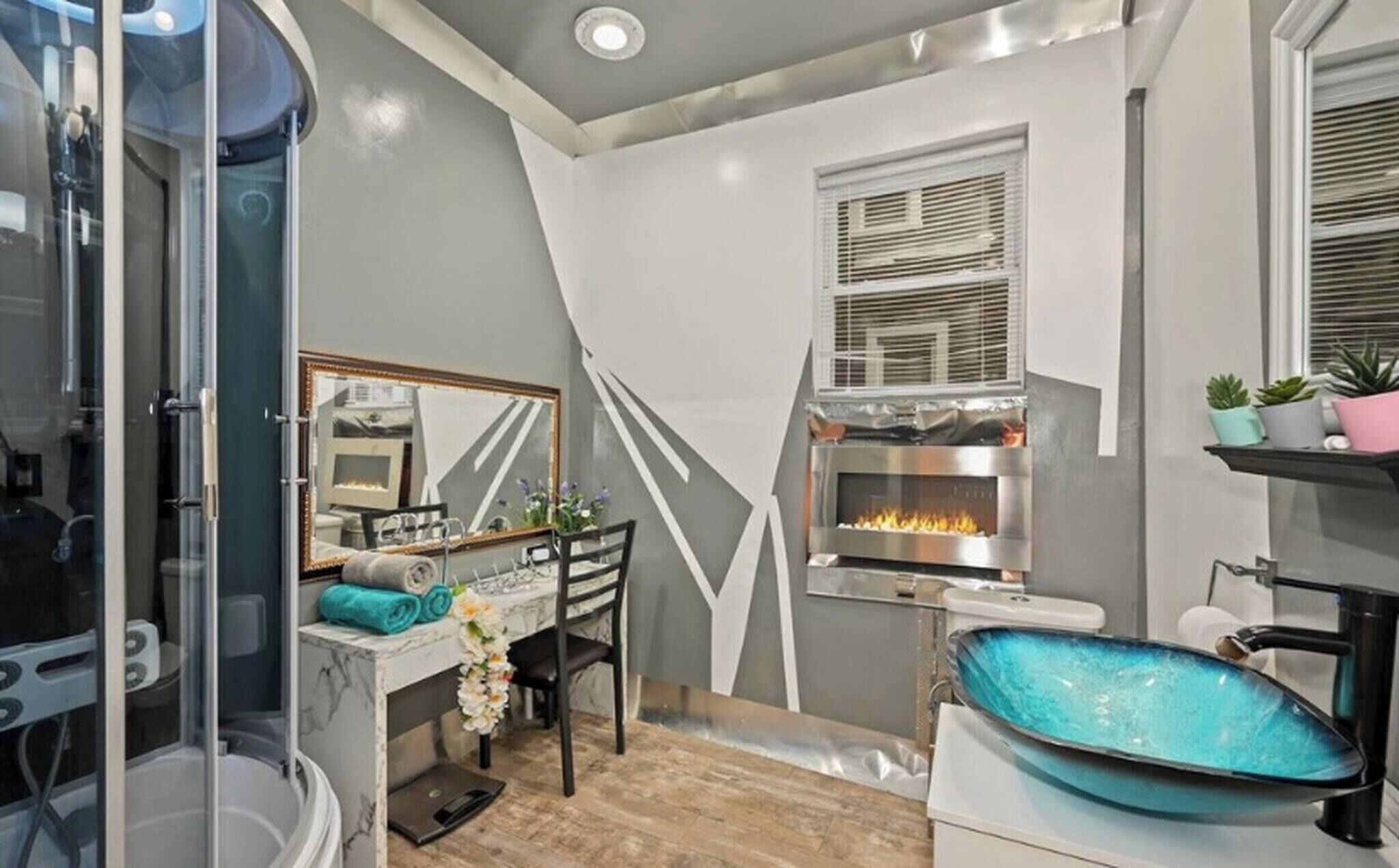 House, 4 Bedrooms, Smoking, Fireplace | Bathroom