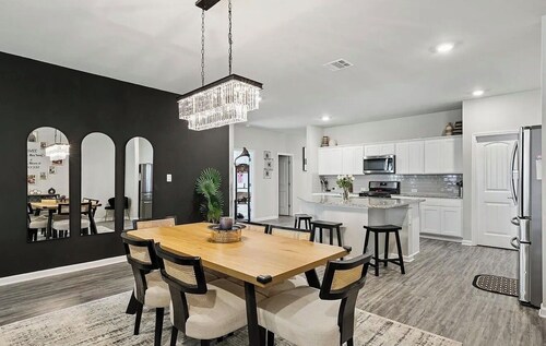Modern & Cozy 4 bedroom home minutes from LSU & other local hotspots