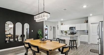 Modern & Cozy 4 bedroom home minutes from LSU & other local hotspots