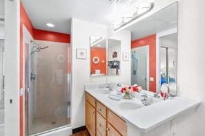 Condo, 1 King Bed with Sofa bed (Alii Cove#EE22: Top Floor unit with L) | Bathroom - Alii Cove#ee22: Top Floor Unit With Loft & Ac! (Kailua-Kona)