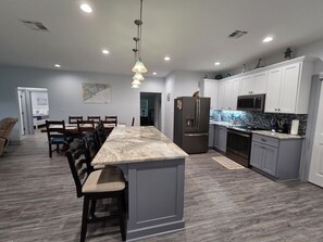 Coffee/tea maker, fridge, microwave, oven - Impressive Barndominium With Five Bedrooms (Port O`Connor)