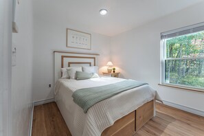 Room - Tranquil Wooded Setting With Hot tub (Dover)