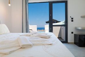 Deluxe Suite, Sea View | Individually decorated, individually furnished, soundproofing, free WiFi - Gold Diamond Luxury Suites (Santorini)