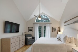 3 slaapkamers, een strijkplank/strijkijzer, wifi, beddengoed