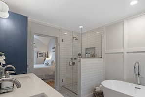 Shower, hair dryer, towels, soap -  Discover the charm of Sag Harbor with this  August rental with pool and hot tub (Sag Harbor)