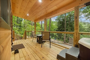 Outdoor dining - Whitney Nook: The Ultimate Cozy & Connected Couples’ Hideaway (Campton)