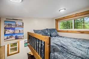 Room - Whitney Nook: The Ultimate Cozy & Connected Couples’ Hideaway (Campton)