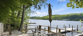 Cozy Lakefront Escape | Dock + Kayaks | Winni