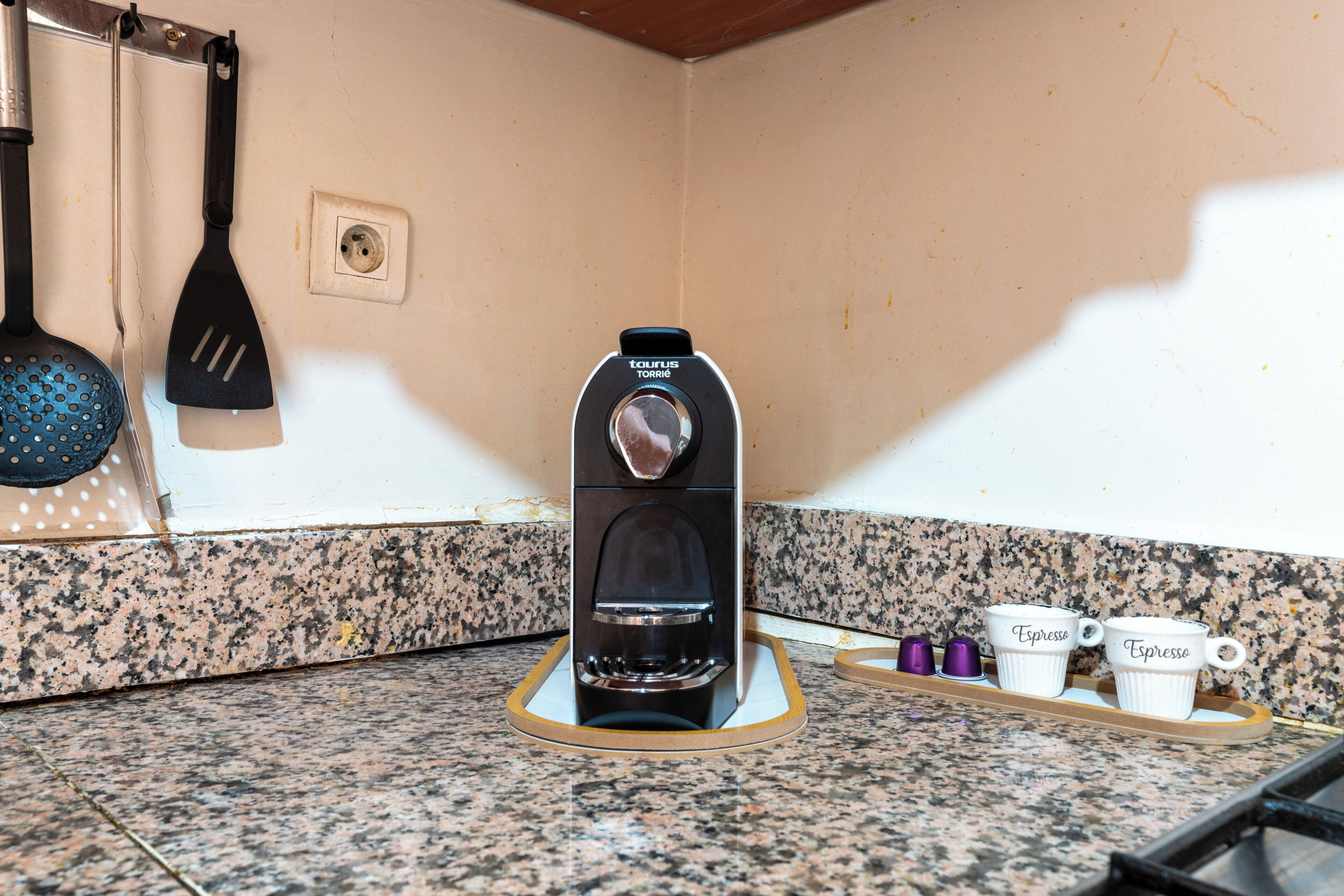 Kaffee und/oder Kaffeemaschine