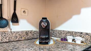 Kaffee und/oder Kaffeemaschine