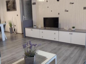 Apartment (Three Bedroom Apartment with Hot Tub) | Living room - Mare`s Home (Sibenik)