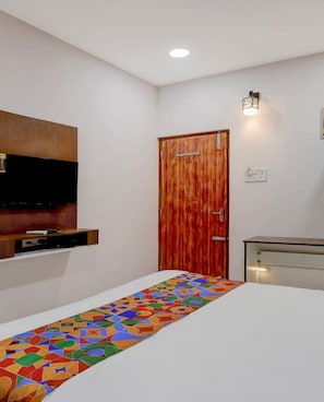 Deluxe-Doppelzimmer, Stadtblick | Schreibtisch, laptopgeeigneter Arbeitsplatz