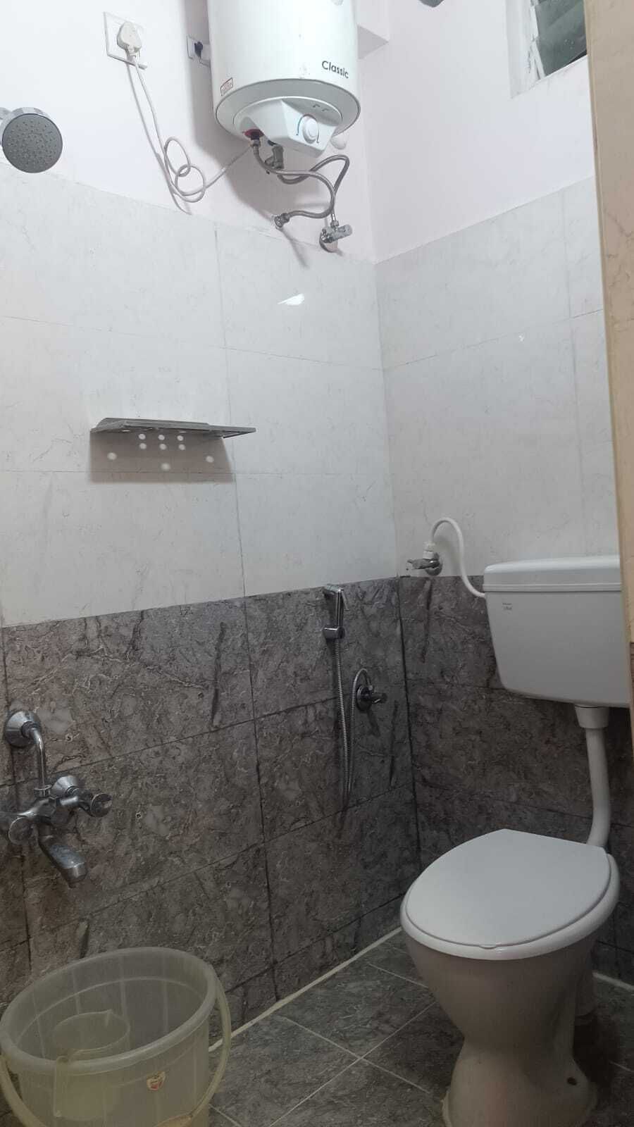 Ducha, toallas, jabón, shampoo