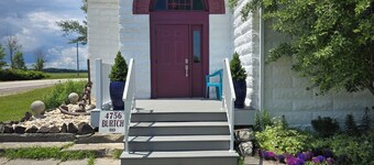 All the Comforts of Home Just 5 minutes from 5 of Lake Huron's Best Beaches!