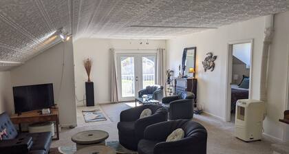 All the Comforts of Home Just 5 minutes from 5 of Lake Huron's Best Beaches!