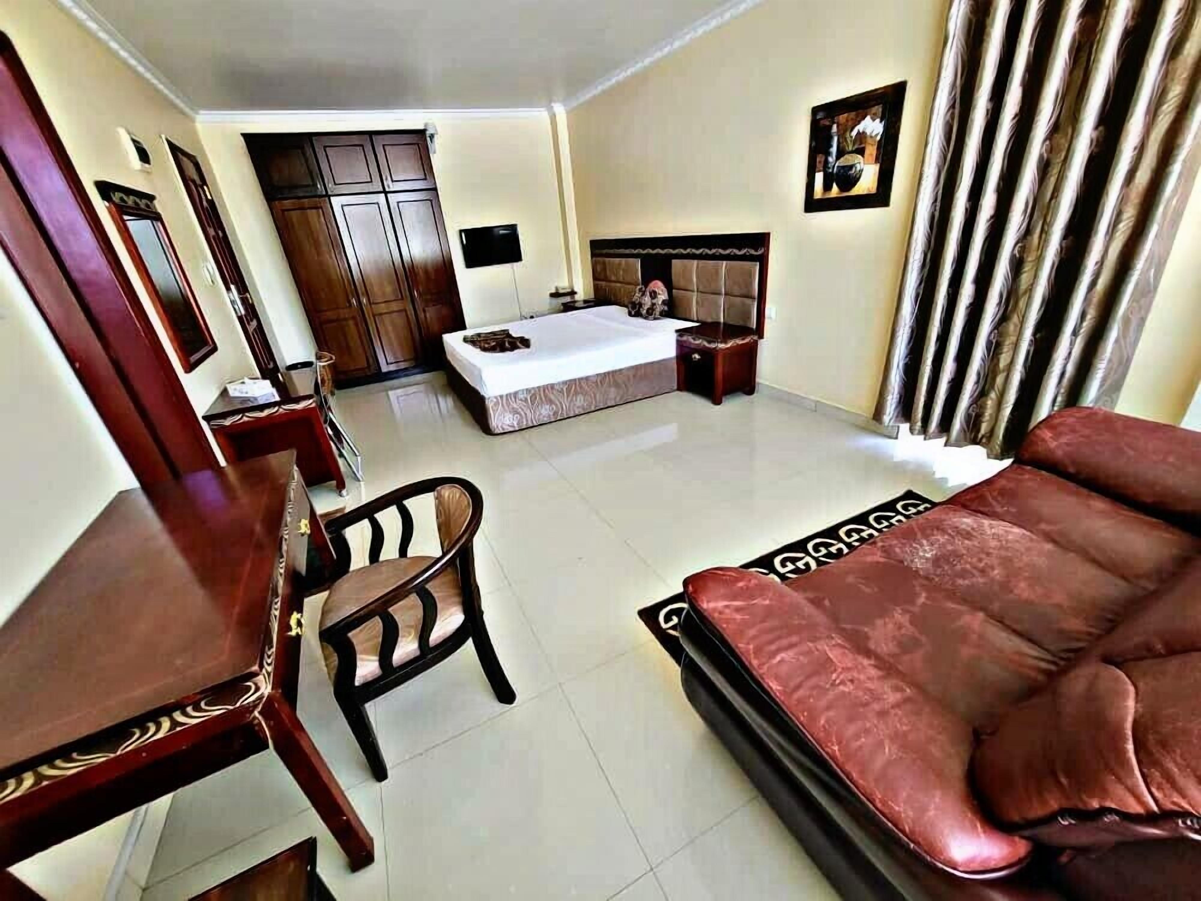 Executive Double or Twin Room, Balcony, City View | Minibar, desk, laptop workspace, blackout drapes