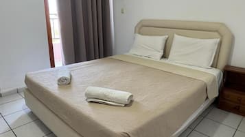 Standard Studio | In-room safe, WiFi (free)