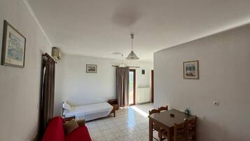 One-Bedroom Apartment with Balcony | Nội thất
