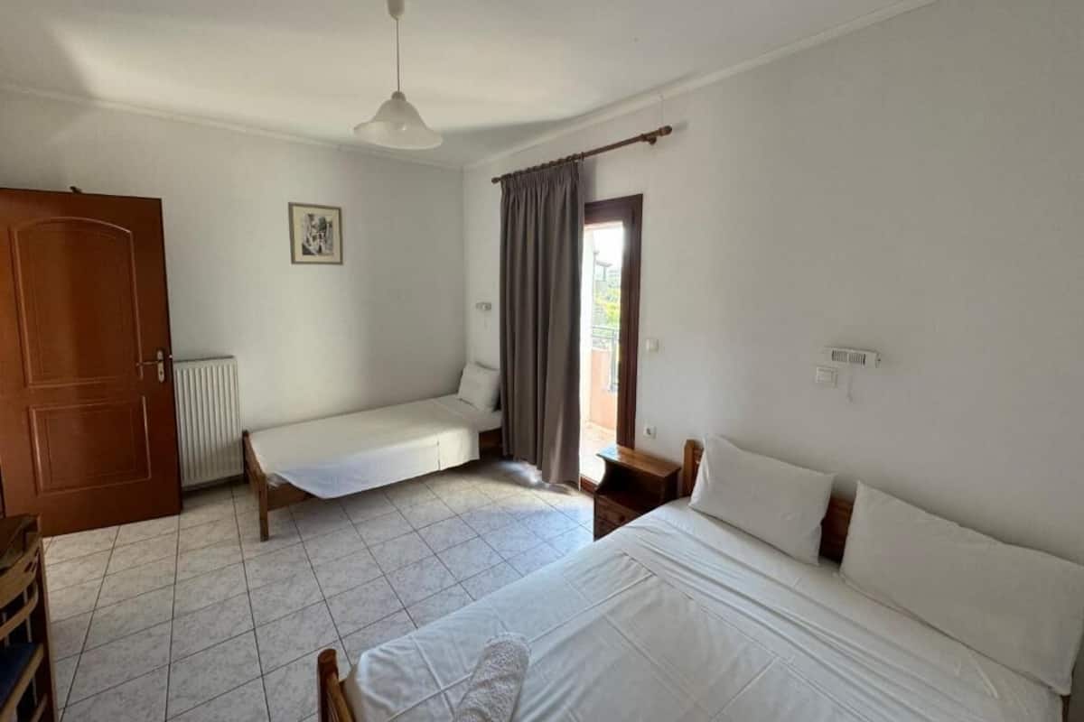 One-Bedroom Apartment with Balcony | Caja de seguridad en la habitación y wifi gratis