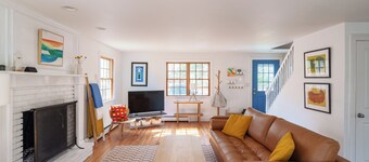 Tranquil 4-bedroom house with AC near Lambert's Cove Beach
