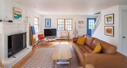 Tranquil 4-bedroom house with AC near Lambert's Cove Beach