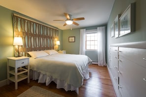 4 bedrooms, iron/ironing board, free WiFi, bed sheets - Tranquil 4-bedroom house with AC near Lambert's Cove Beach (West Tisbury)