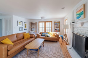 Smart TV - Tranquil 4-bedroom house with AC near Lambert's Cove Beach (West Tisbury)
