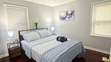 3 bedrooms, desk, iron/ironing board, free WiFi