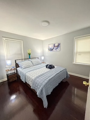 4 bedrooms, desk, iron/ironing board, free WiFi