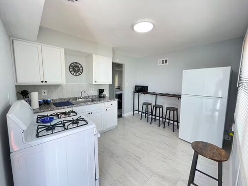 4 Bed 2 Bath Sapphire Oasis w/ Gym. Coffee Station and & Standing Desk!