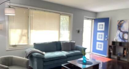 Sapphire Oasis w/ Gym. Coffee Station and & Standing Desk!