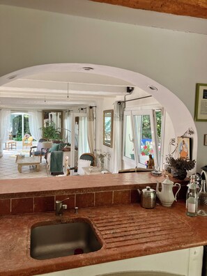 Interior - Beautiful, spacious villa—perfect for a summer vacation for 5–6 people - (Le Rouret)