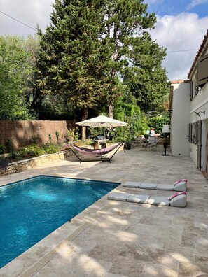 Pool - Beautiful, spacious villa—perfect for a summer vacation for 5–6 people - (Le Rouret)