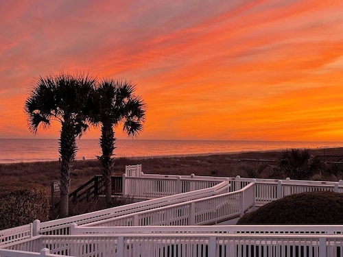 Coastal Luxury Retreat at Winding River – Beach, Golf, Marina & Pools